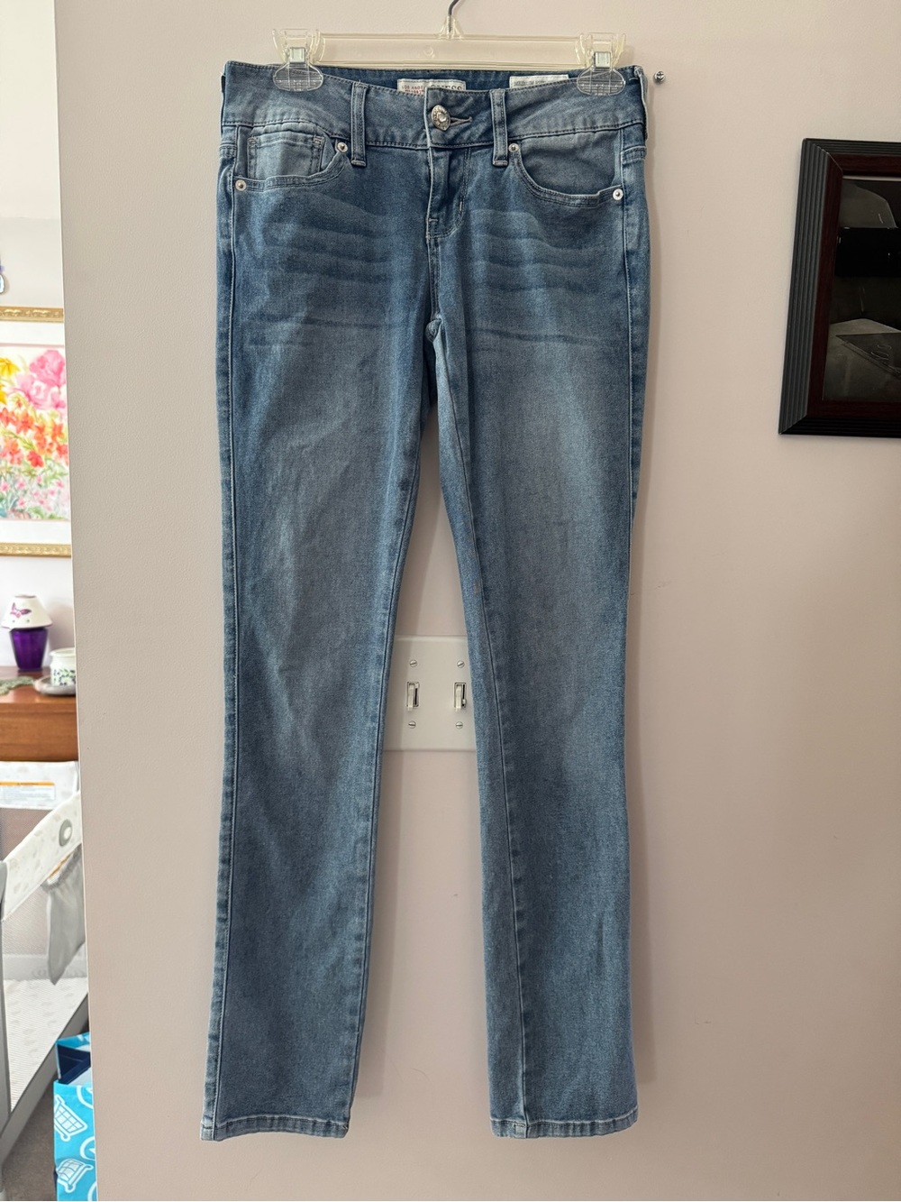 GUESS Medium Rise Skinny- Sarah Fit